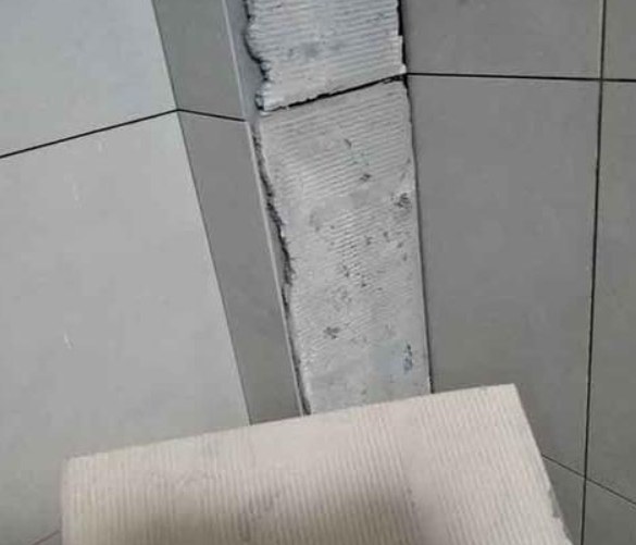 苍南瓷砖空鼓维修公司分享下厨房瓷砖脱落的补救措施。